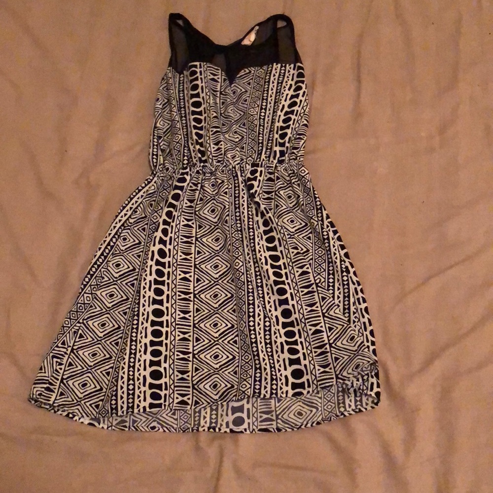 Black and white abstract pattern